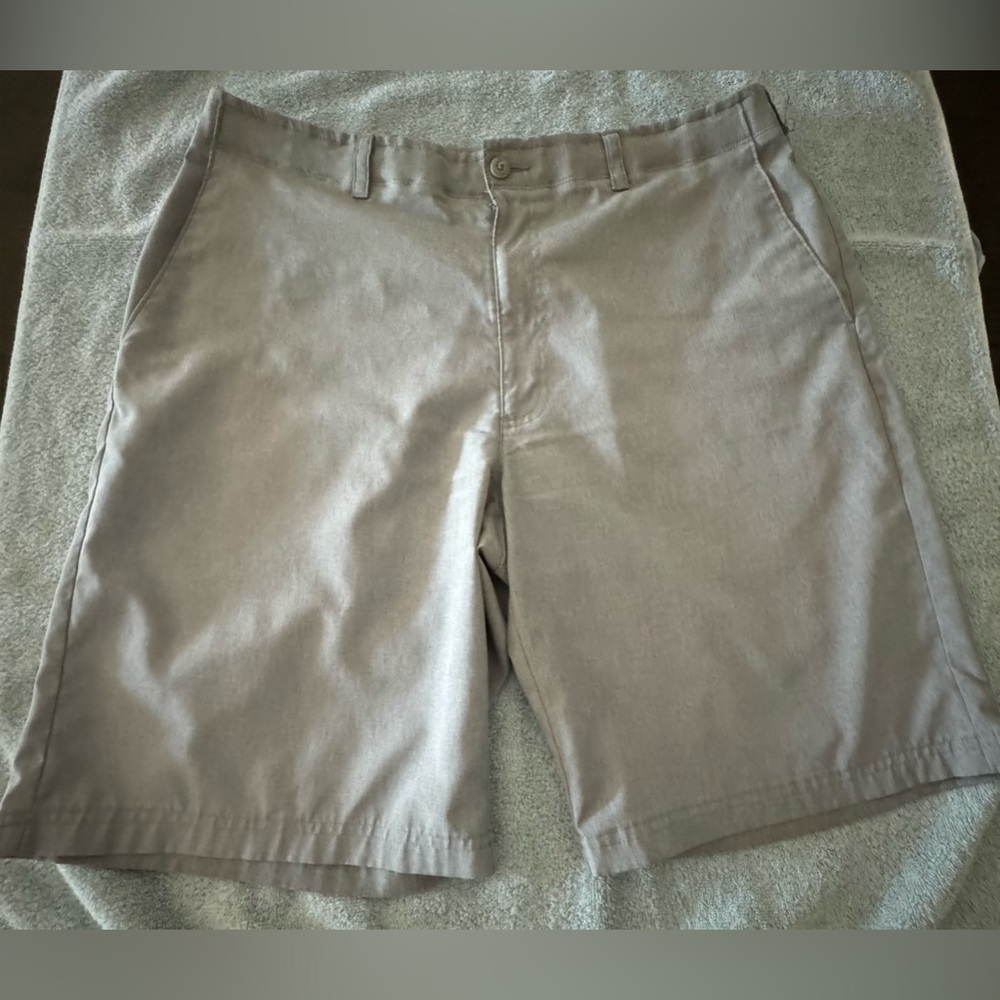 Ben Hogan Men’s light gray size 36 flat front shorts.
